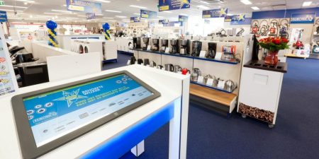 ‘Schermen in winkels hangen helpt niet’