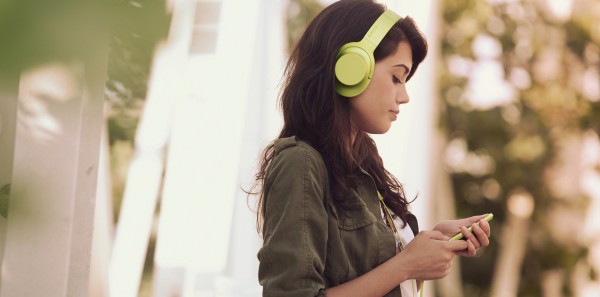 h.ear_on_Walkman_Y_Lifestyle-Large