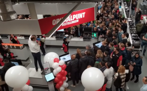 Chaos en gewonden bij opening MediaMarkt Leidschendam