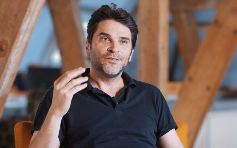 Zanger Xander de Buisonjé lanceert Nederlands audiomerk BREGGZ Xander de Buisonjé