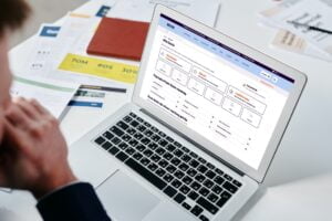 Nederlands dagdealplatform iBOOD breidt uit naar Frankrijk Website iBood on a laptop