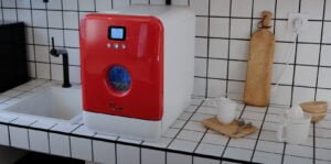 Daan Tech start crowdfunding om portfolio uit te breiden De BOB Vaatwasser van Daan tech staat op een aanrecht