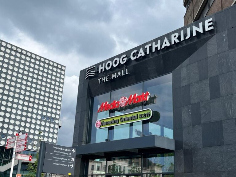 Media Markt logo op Hoog Catharijne in Utrecht