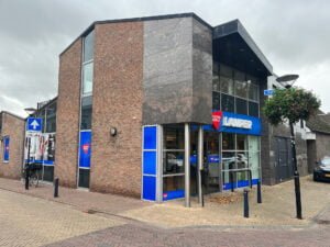 Locatus: ‘Herstel in Nederlandse winkelstraten zet door, pre-corona niveau’ Een Electro World in Yrseke.