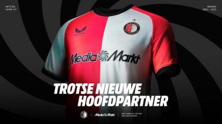Shirt van Feyenoord met daarop het logo van Mediamarkt.
