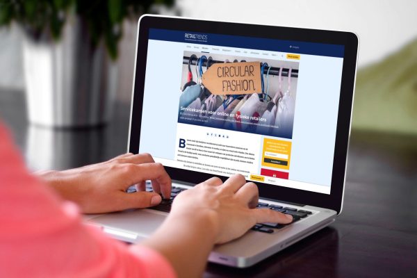 laptop met opiniestuk