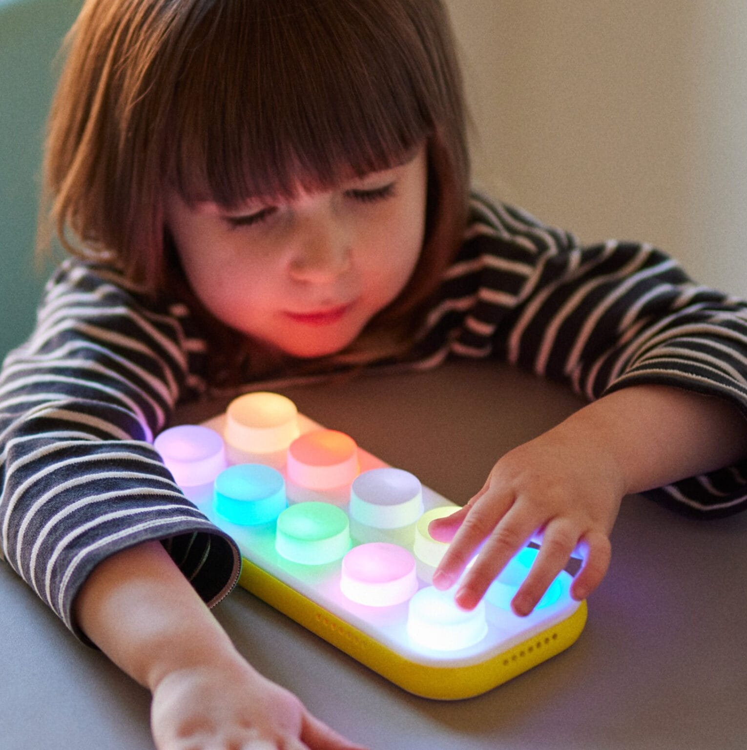 ‘Schermloos’ tablet voor kinderen succes op Kickstarter Boppo met een kind