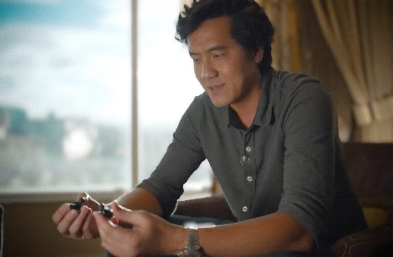 Yankoo Design journalist probeert Breggz Zohn-1 oordopjes