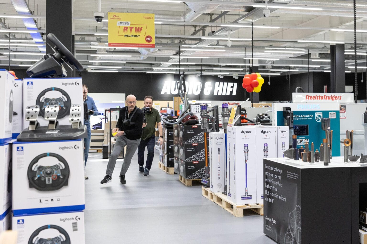 84-jarige wint 1 minuut gratis winkelen bij MediaMarkt