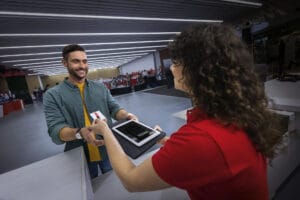 MediaMarkt biedt klanten voortaan een complete one stop shop voor inruil, refurbish en verkoop van elektronica, inclusief garantie, abonnementen en verzekeringen.