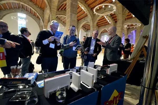 Mensen op Showstoppers voorafgaand aan MWC