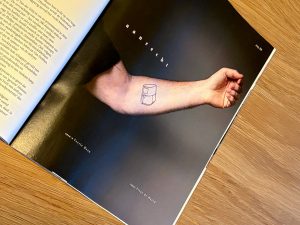 Een Philips airfryer op een arm getatoeëerd.