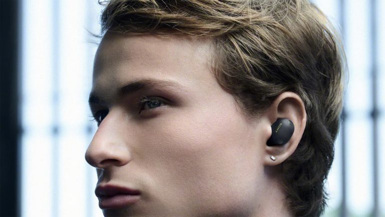 De nieuwe earbusd van Sony in gebruik.